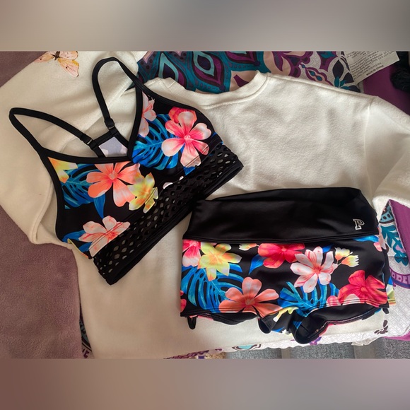 Victoria Secret PINK Tropical Print swimsuit/workout 2 Piece Set - Picture 1 of 4
